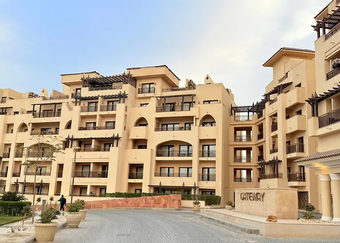 شقه فندقية متكامله 1 غرفه غايه فى الروعه والهدوء Apartment *